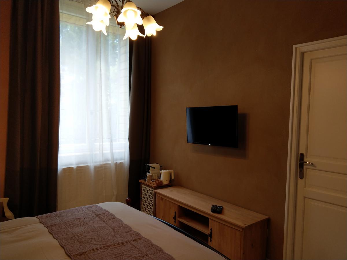 Les Chambres D'Hotes De La Frissonnette Auzelles 外观 照片